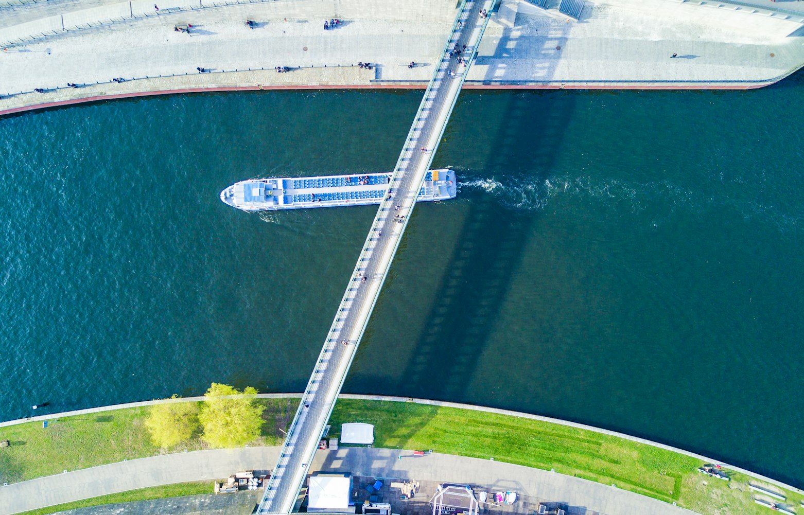4月3号上高速4号下高速收费吗,4月4号高速公路免费吗 4月3号上高速4号下高速收费吗,4月4号高速公路免费吗